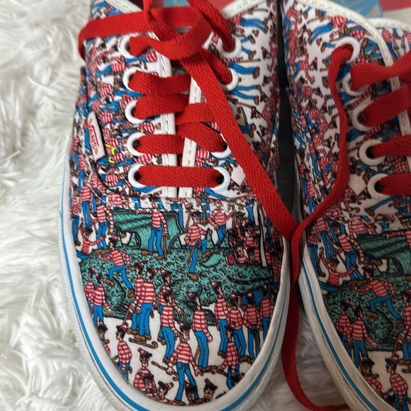 VANS Where's Waldo Shoes Ltd Edition Classic Low Lace Up Men's 10.0 Women’s 11.0 - Picture 2 of 7